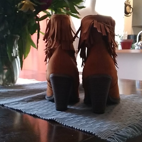 size 8 rust colored fringe boots - Picture 2 of 4